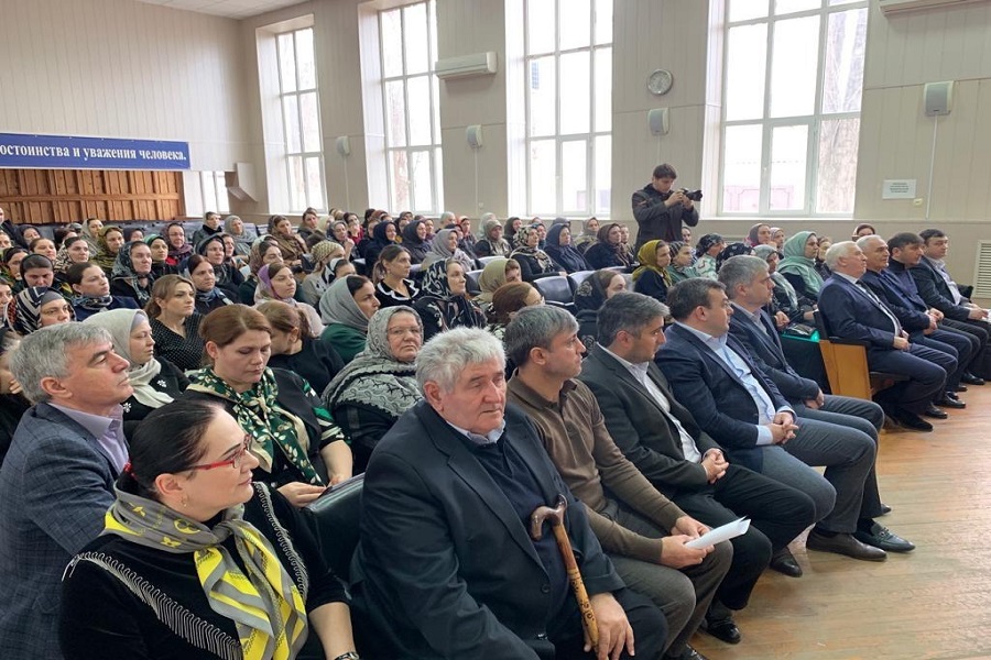 Абдурахман Махмудов проинспектировал работу ЦСОН Карабудахкентского района